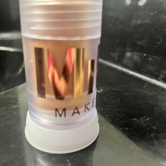 MILK MAKEUP Luminous Blur Stick Primer - Picture 3 of 4
